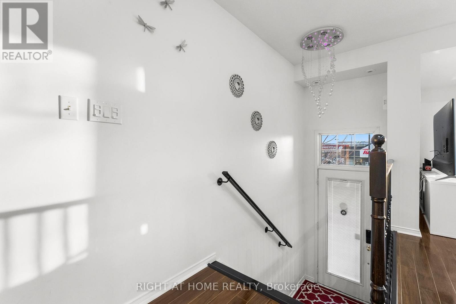 












12 - 5725 TENTH LINE W

,
Mississauga (Churchill Meadows),




Ontario
L5M0P7

