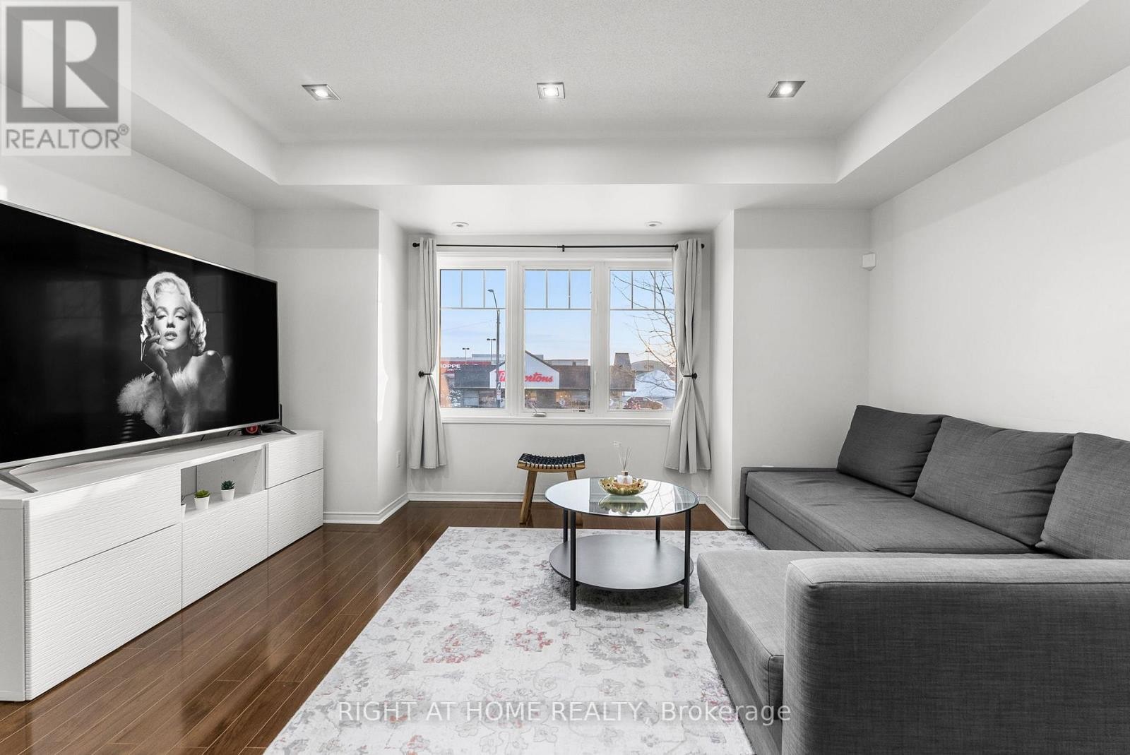 












12 - 5725 TENTH LINE W

,
Mississauga (Churchill Meadows),




Ontario
L5M0P7

