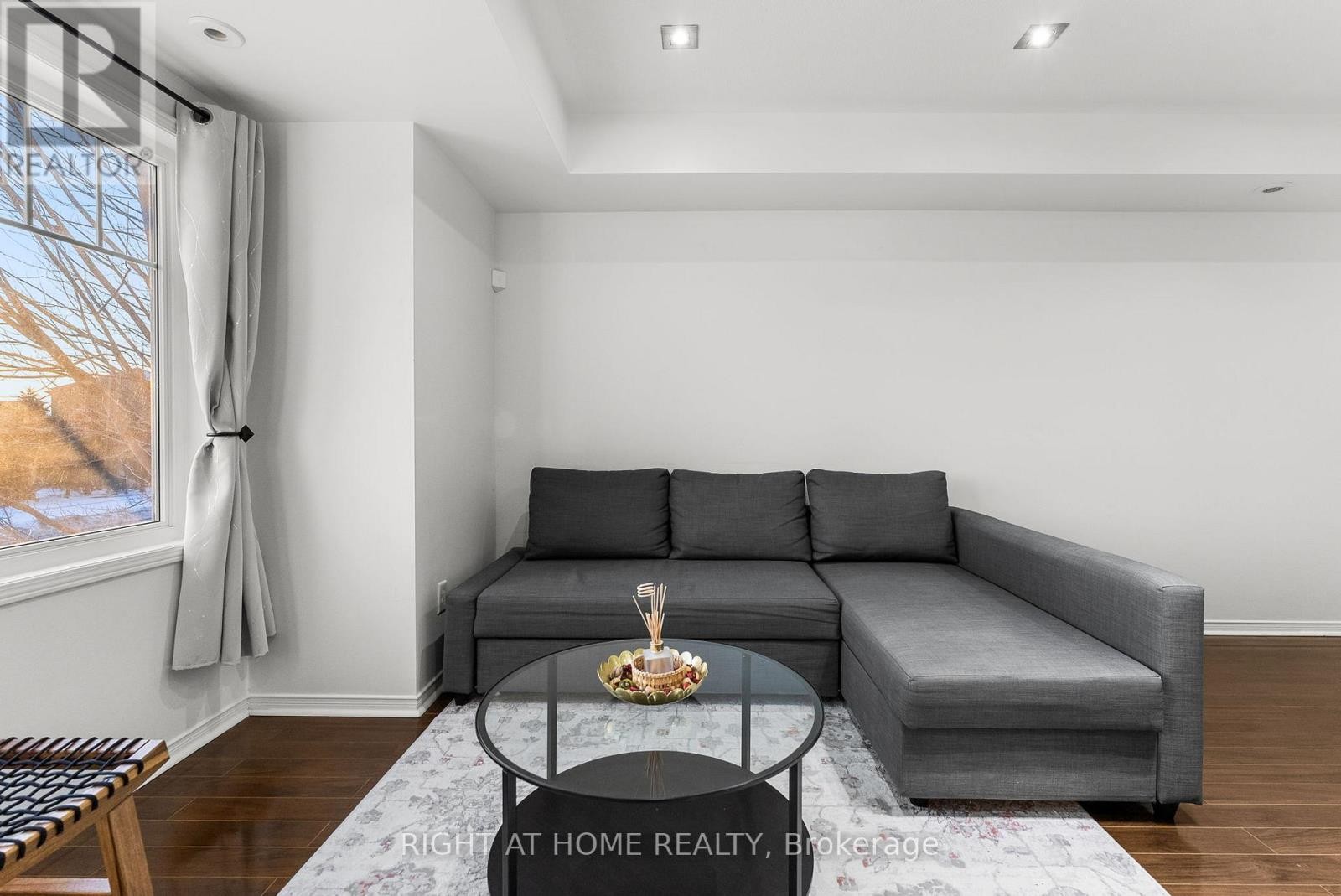 












12 - 5725 TENTH LINE W

,
Mississauga (Churchill Meadows),




Ontario
L5M0P7

