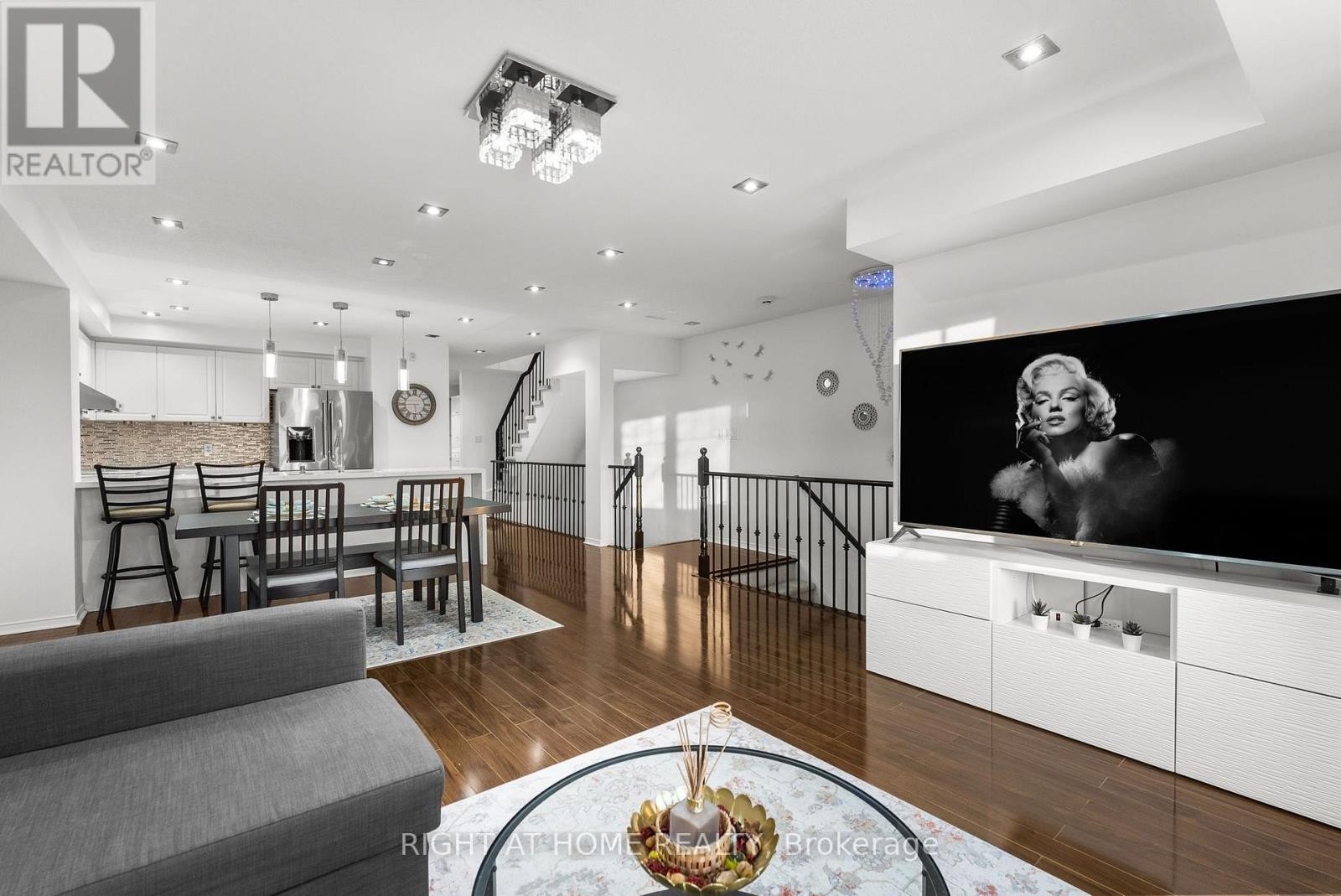 












12 - 5725 TENTH LINE W

,
Mississauga (Churchill Meadows),




Ontario
L5M0P7

