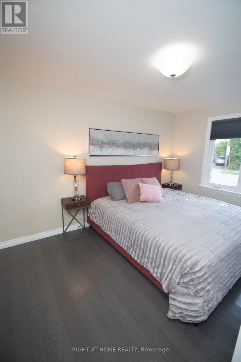 












65 BRIDGENORTH CRESCENT

,
Toronto (Thistletown-Beaumonde Heights),




Ontario
M9V2M5

