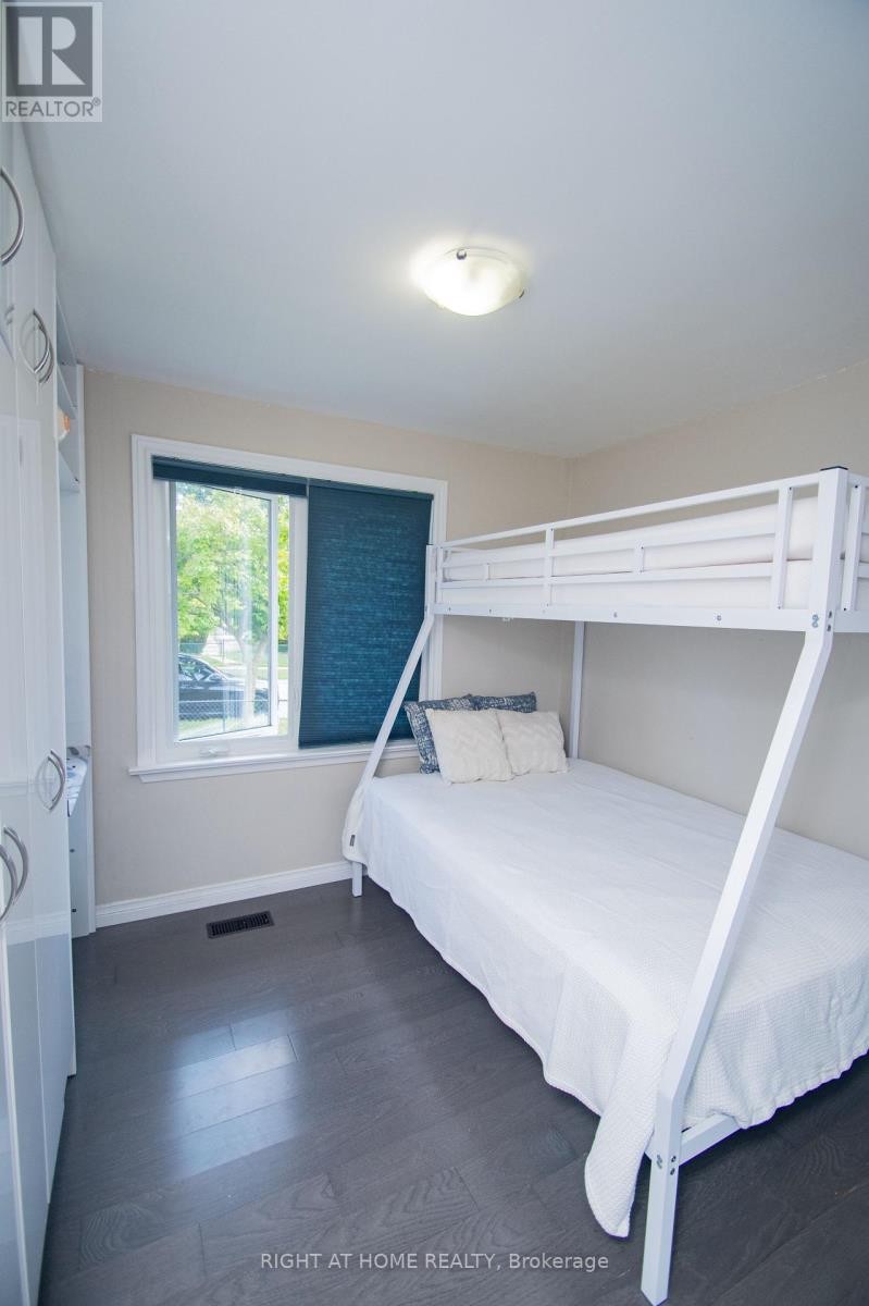 












65 BRIDGENORTH CRESCENT

,
Toronto (Thistletown-Beaumonde Heights),




Ontario
M9V2M5

