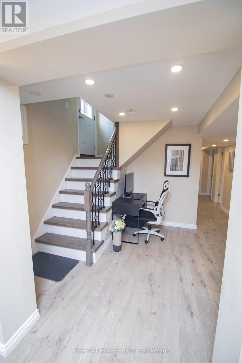 












65 BRIDGENORTH CRESCENT

,
Toronto (Thistletown-Beaumonde Heights),




Ontario
M9V2M5

