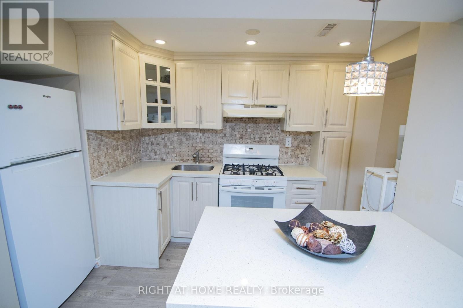 












65 BRIDGENORTH CRESCENT

,
Toronto (Thistletown-Beaumonde Heights),




Ontario
M9V2M5

