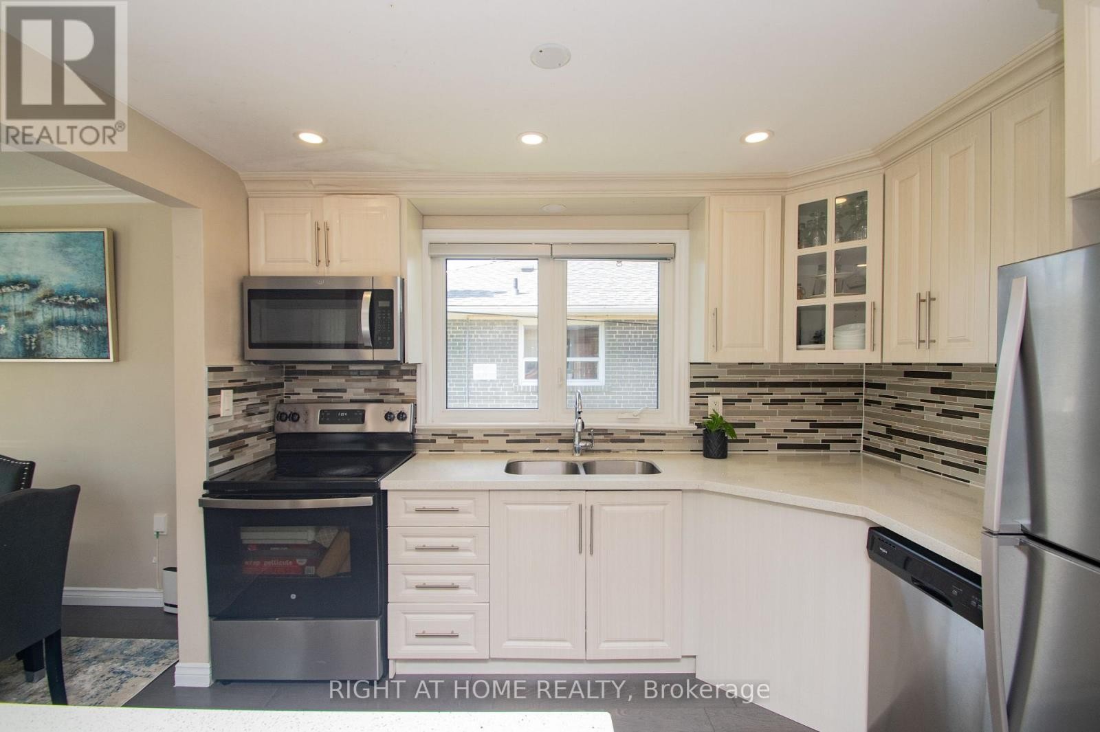 












65 BRIDGENORTH CRESCENT

,
Toronto (Thistletown-Beaumonde Heights),




Ontario
M9V2M5

