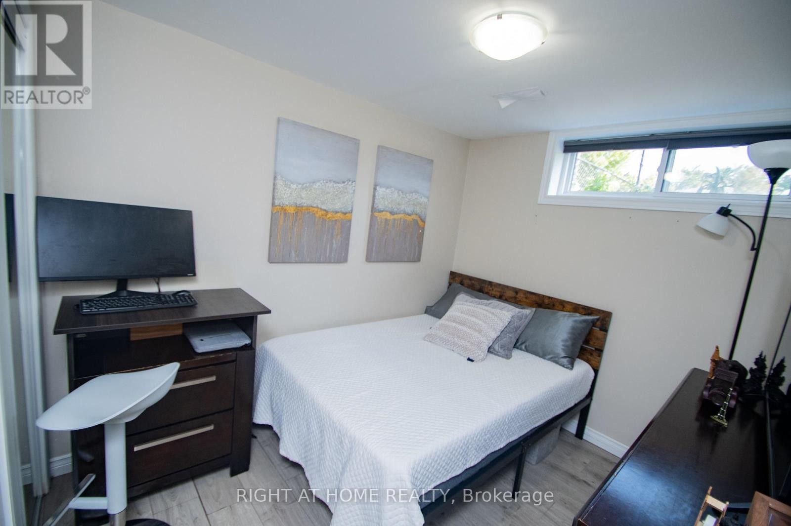 












65 BRIDGENORTH CRESCENT

,
Toronto (Thistletown-Beaumonde Heights),




Ontario
M9V2M5

