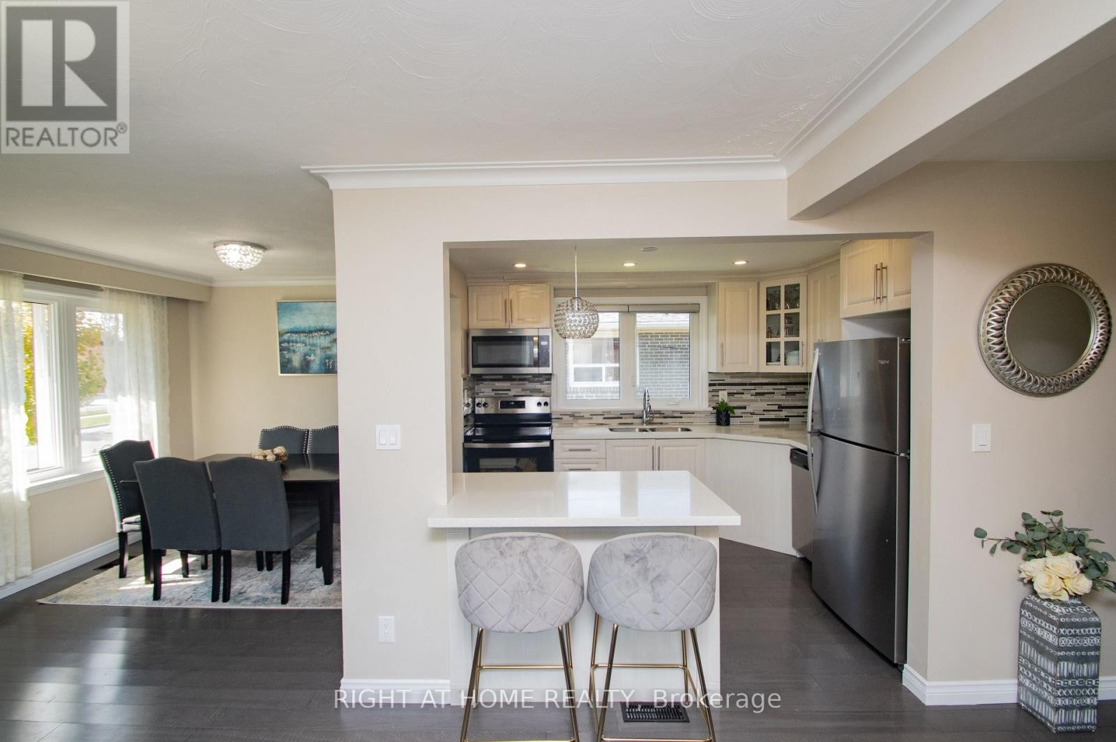 












65 BRIDGENORTH CRESCENT

,
Toronto (Thistletown-Beaumonde Heights),




Ontario
M9V2M5

