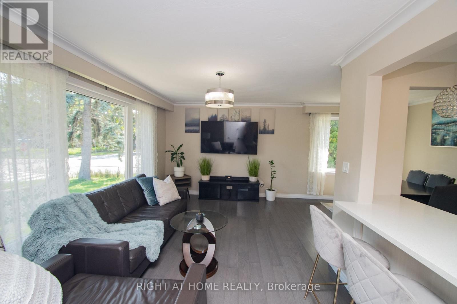 












65 BRIDGENORTH CRESCENT

,
Toronto (Thistletown-Beaumonde Heights),




Ontario
M9V2M5

