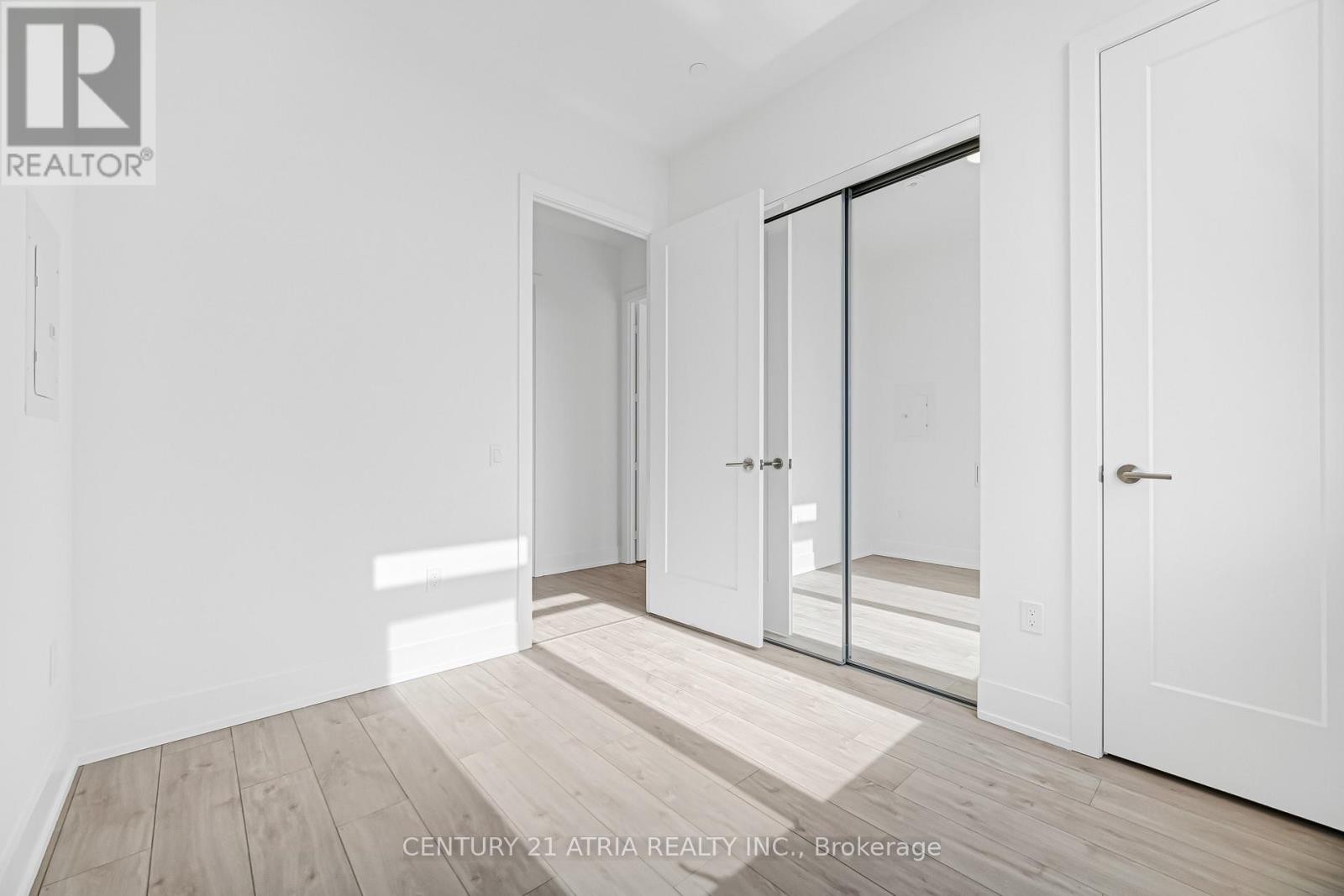 












203 - 858 DUPONT STREET

,
Toronto (Dovercourt-Wallace Emerson-Junction),




Ontario
M6G0C1

