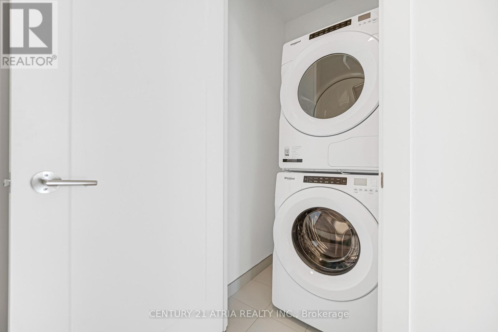 












203 - 858 DUPONT STREET

,
Toronto (Dovercourt-Wallace Emerson-Junction),




Ontario
M6G0C1

