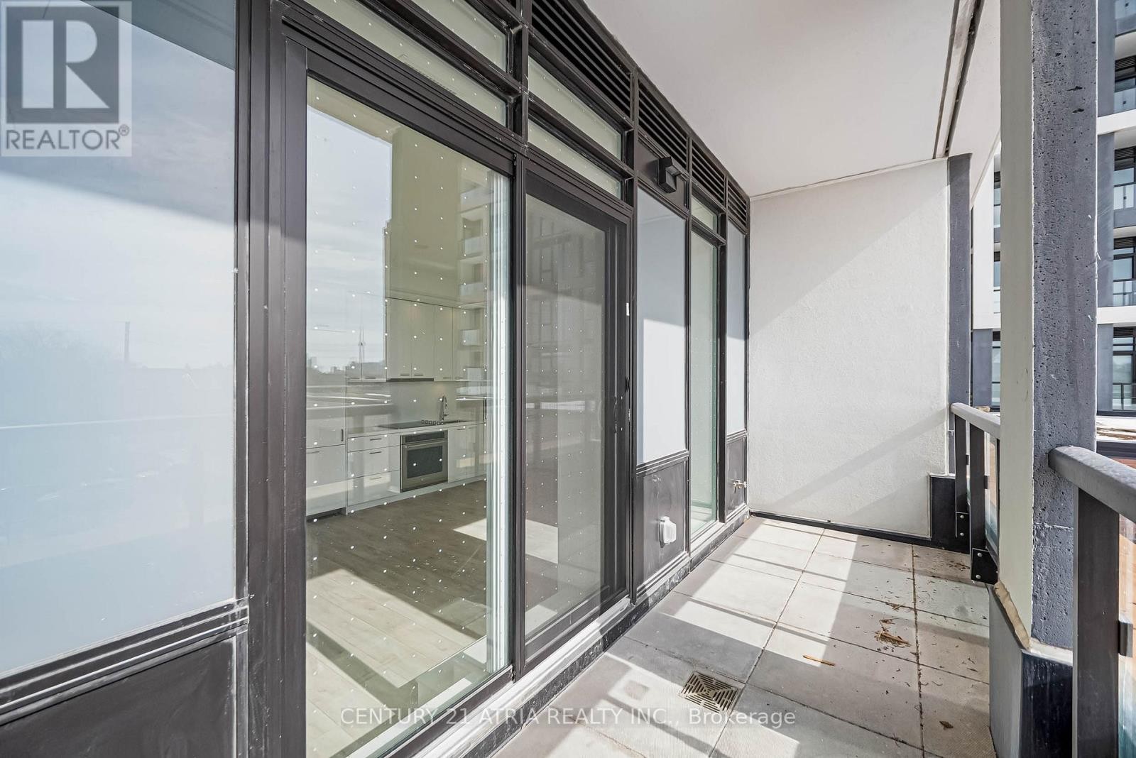 












203 - 858 DUPONT STREET

,
Toronto (Dovercourt-Wallace Emerson-Junction),




Ontario
M6G0C1

