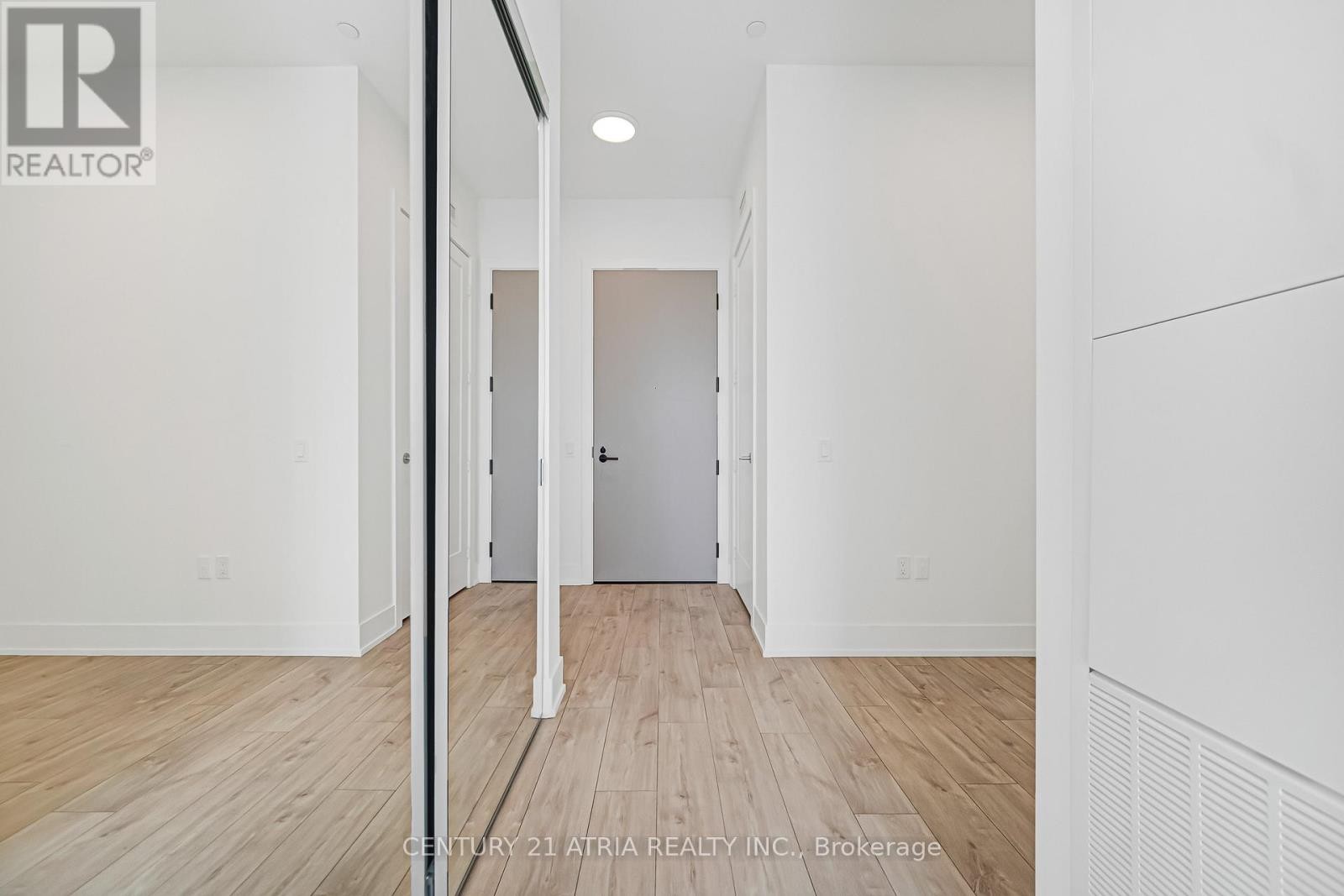 












203 - 858 DUPONT STREET

,
Toronto (Dovercourt-Wallace Emerson-Junction),




Ontario
M6G0C1

