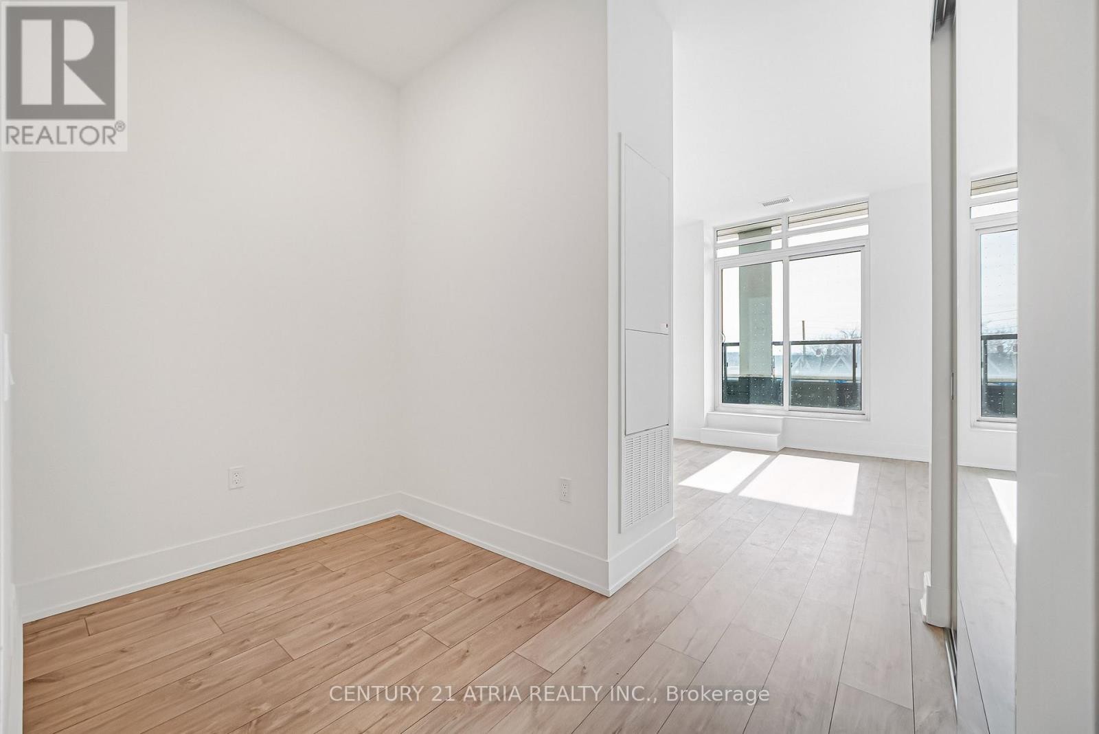 












203 - 858 DUPONT STREET

,
Toronto (Dovercourt-Wallace Emerson-Junction),




Ontario
M6G0C1

