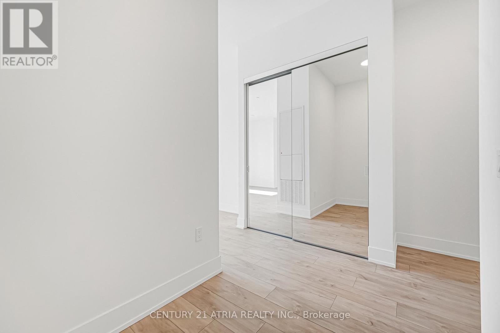 












203 - 858 DUPONT STREET

,
Toronto (Dovercourt-Wallace Emerson-Junction),




Ontario
M6G0C1

