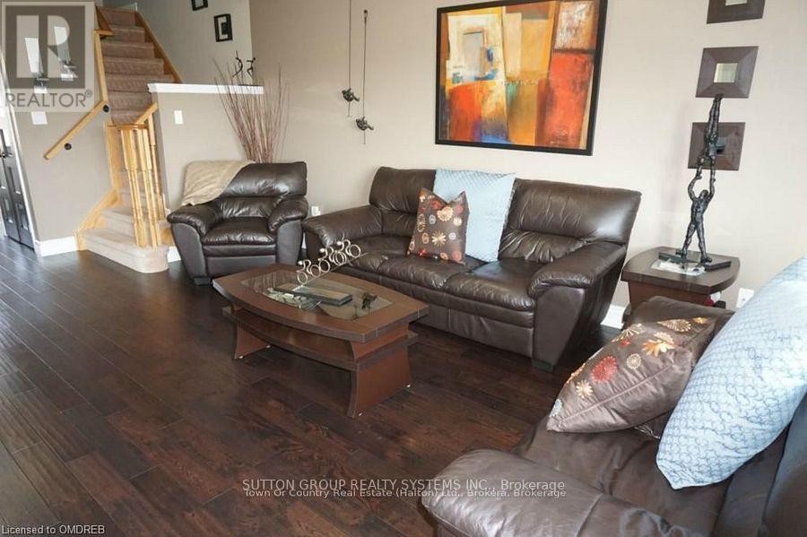 












325 HOBBS CRESCENT

,
Milton (CL Clarke),




Ontario
L9T0J1

