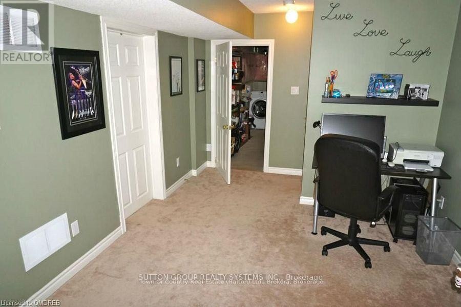 












325 HOBBS CRESCENT

,
Milton (CL Clarke),




Ontario
L9T0J1

