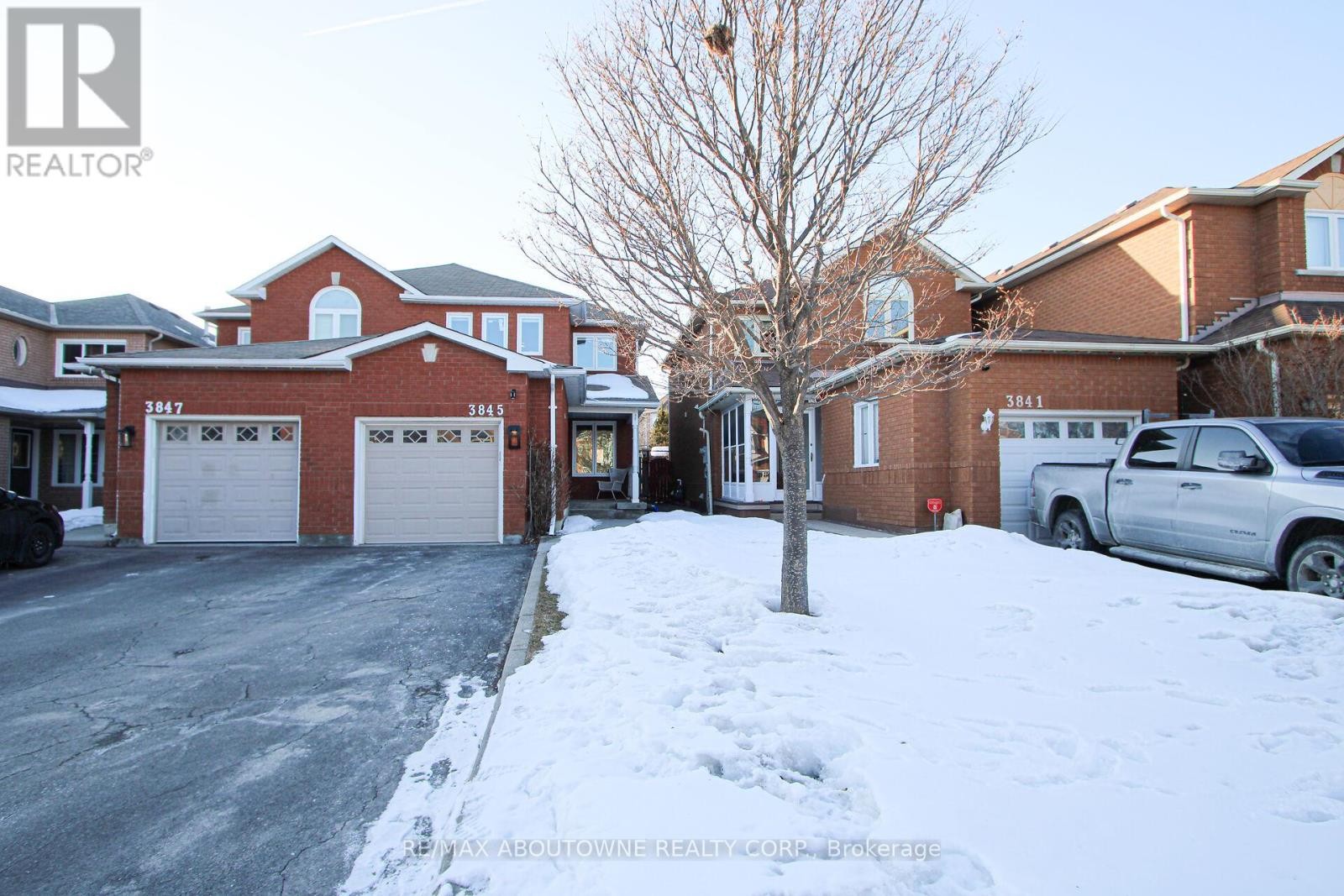 












3845 CEDAR HEDGE RISE

,
Mississauga (Lisgar),




Ontario
L5N6X2

