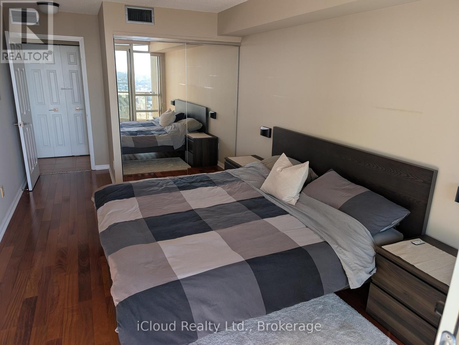 












1003 - 45 KINGSBRIDGE GARDEN CIRCLE

,
Mississauga (Hurontario),




Ontario
L5R3K4

