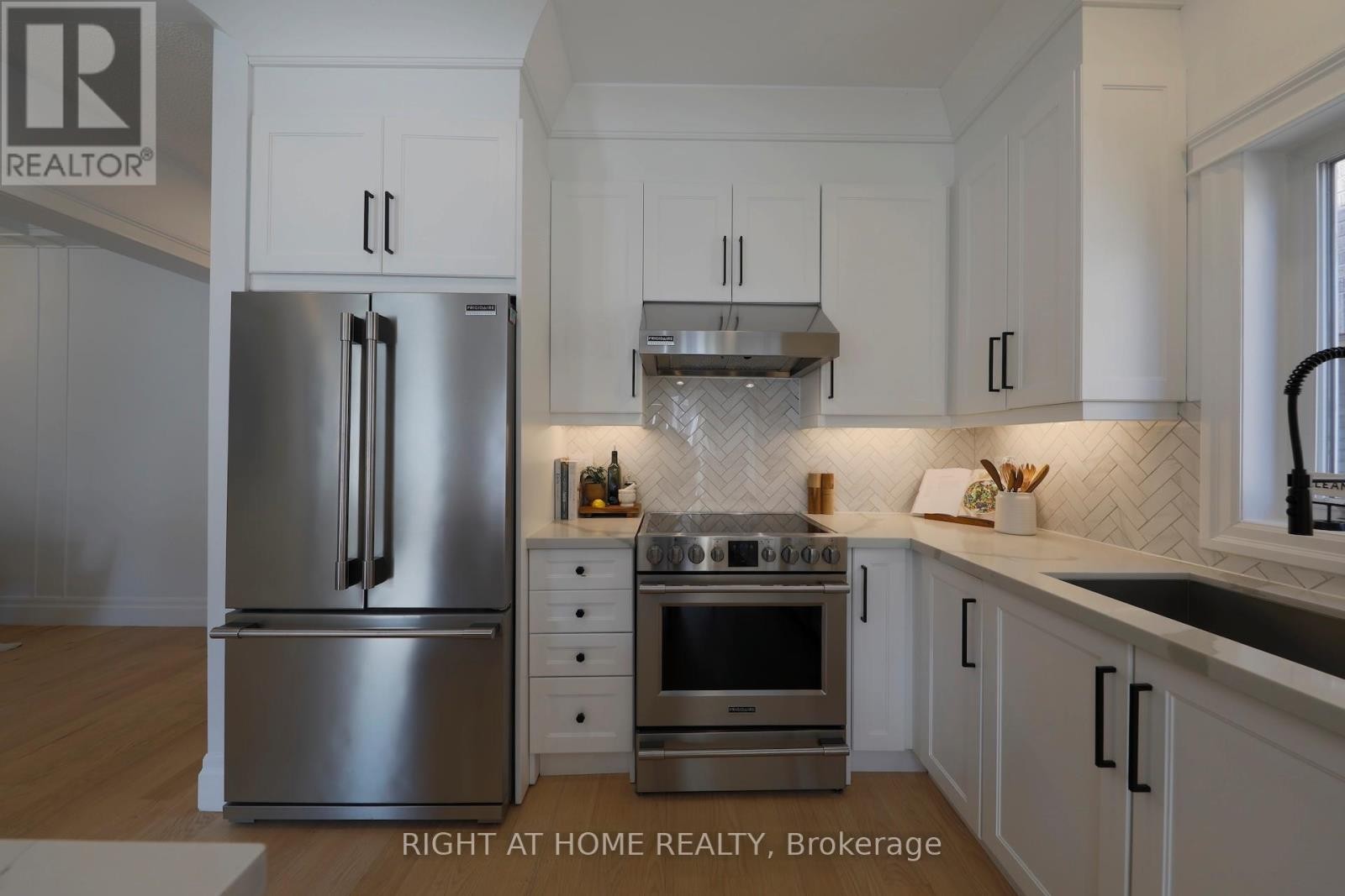 












3342 MOSES WAY

,
Burlington (Alton),




Ontario
L7M0L5

