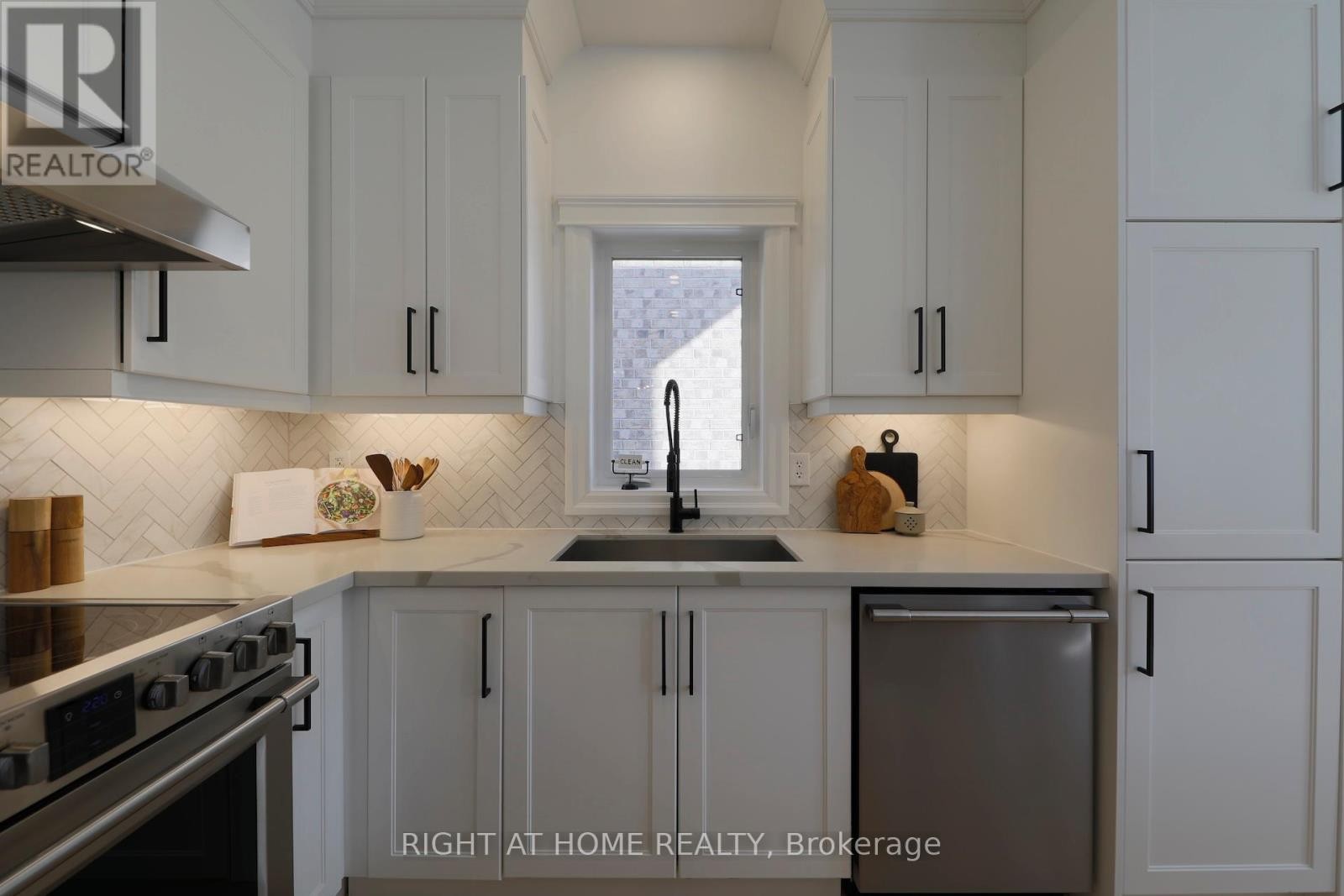 












3342 MOSES WAY

,
Burlington (Alton),




Ontario
L7M0L5

