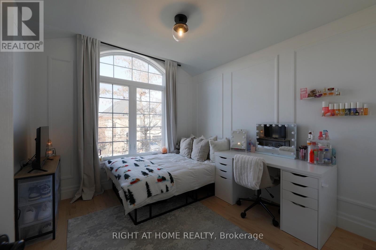 












3342 MOSES WAY

,
Burlington (Alton),




Ontario
L7M0L5

