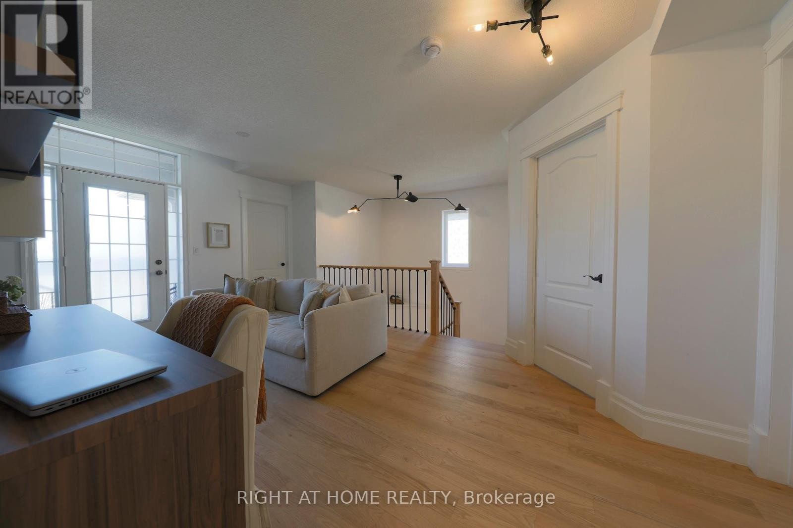 












3342 MOSES WAY

,
Burlington (Alton),




Ontario
L7M0L5

