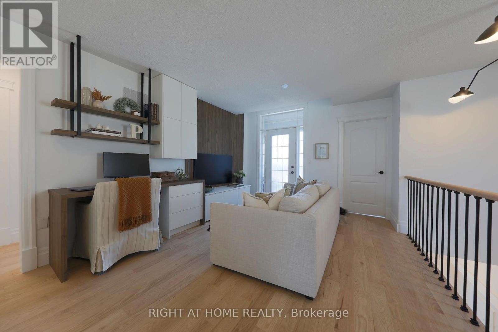 












3342 MOSES WAY

,
Burlington (Alton),




Ontario
L7M0L5

