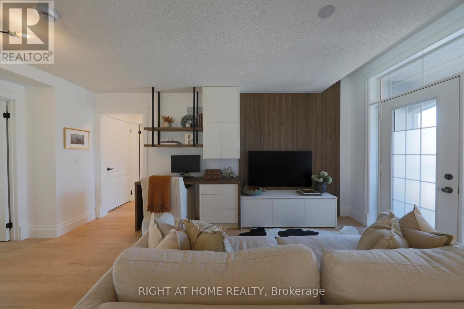 












3342 MOSES WAY

,
Burlington (Alton),




Ontario
L7M0L5

