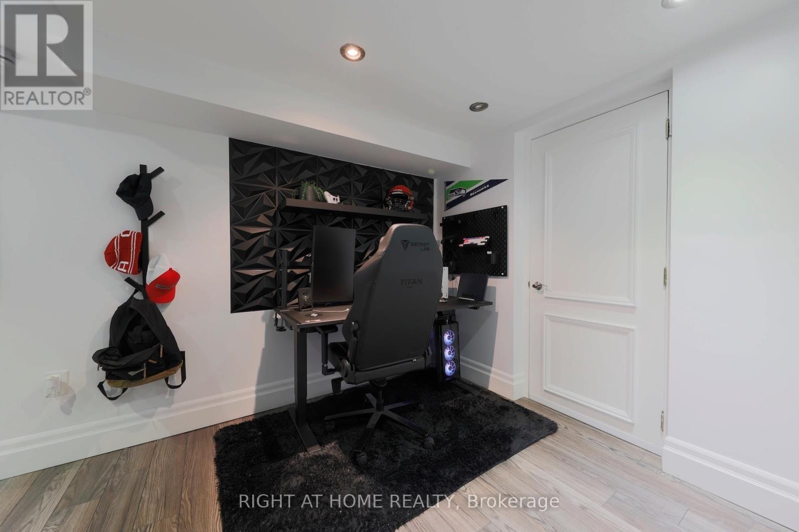 












3342 MOSES WAY

,
Burlington (Alton),




Ontario
L7M0L5

