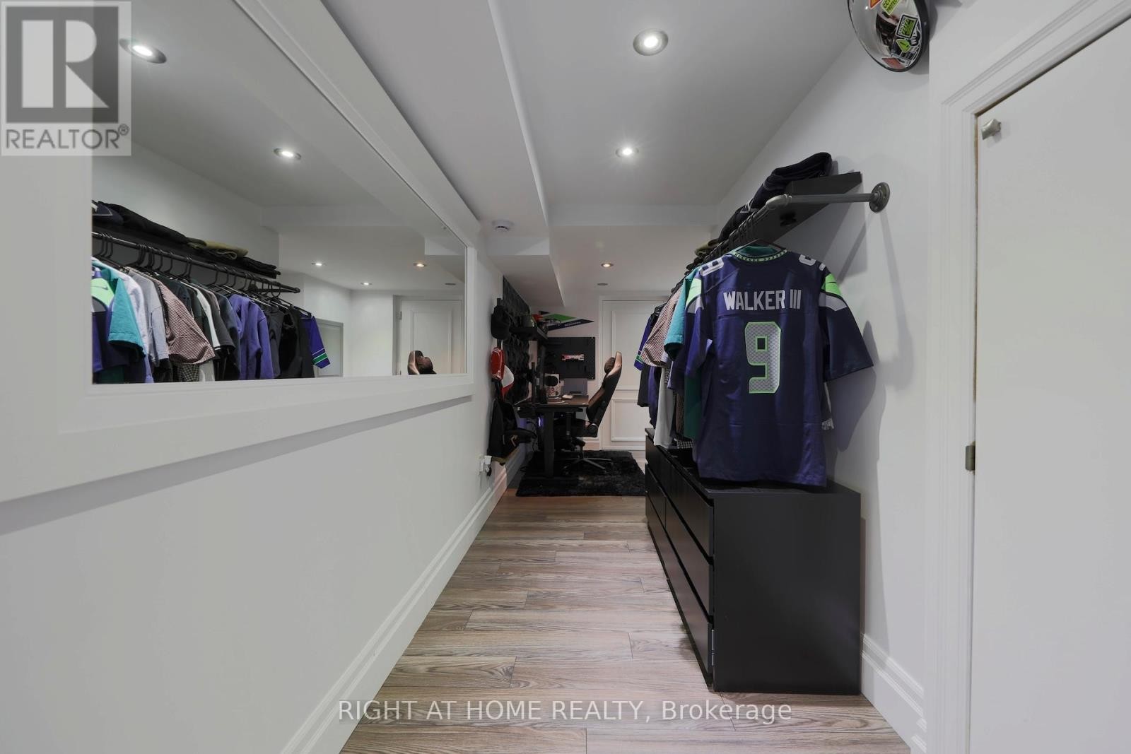 












3342 MOSES WAY

,
Burlington (Alton),




Ontario
L7M0L5

