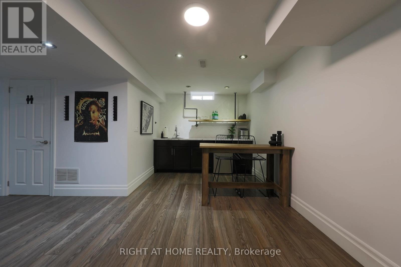 












3342 MOSES WAY

,
Burlington (Alton),




Ontario
L7M0L5

