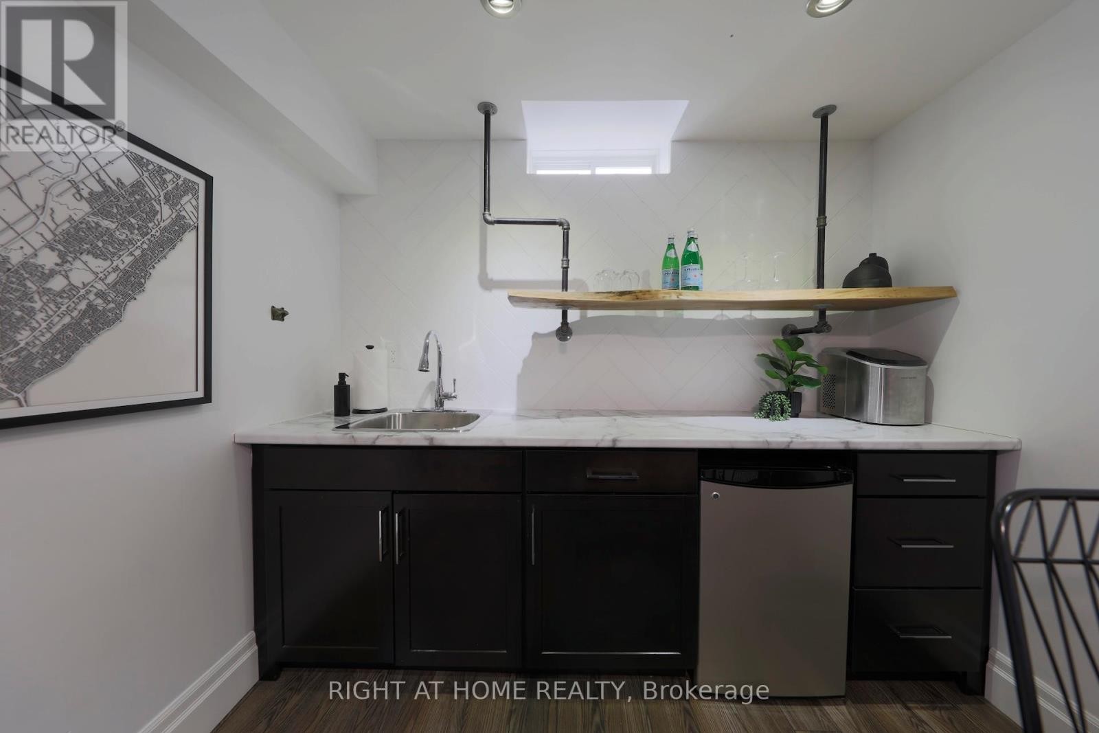 












3342 MOSES WAY

,
Burlington (Alton),




Ontario
L7M0L5

