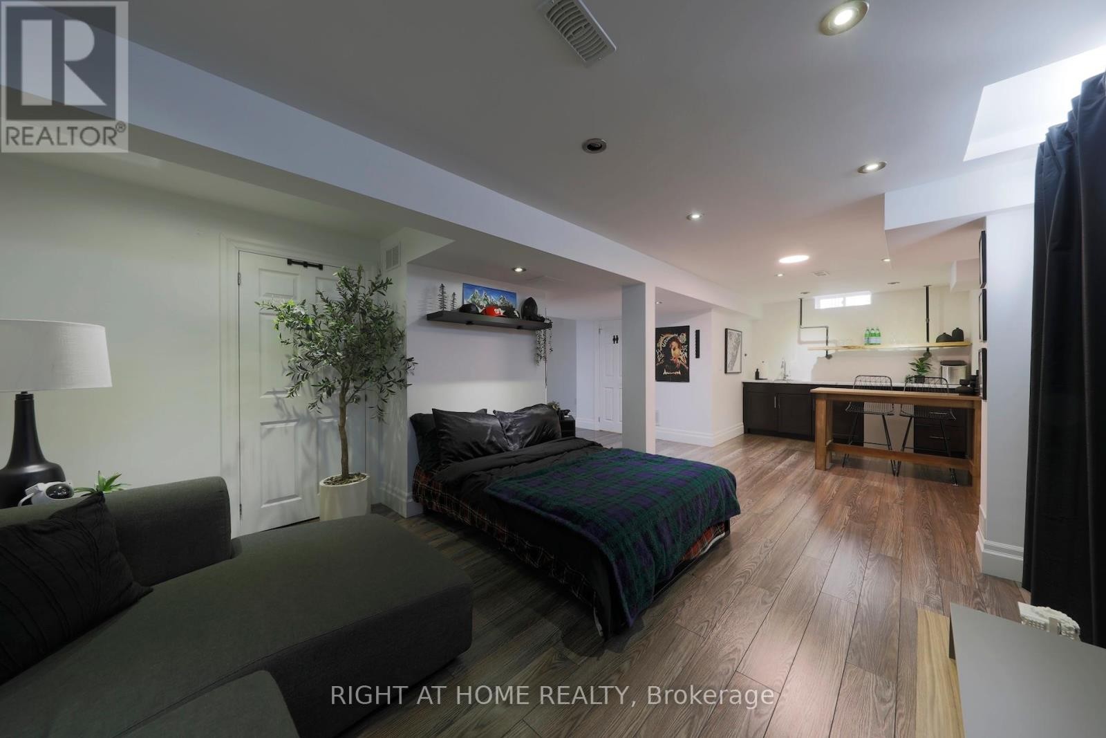 












3342 MOSES WAY

,
Burlington (Alton),




Ontario
L7M0L5

