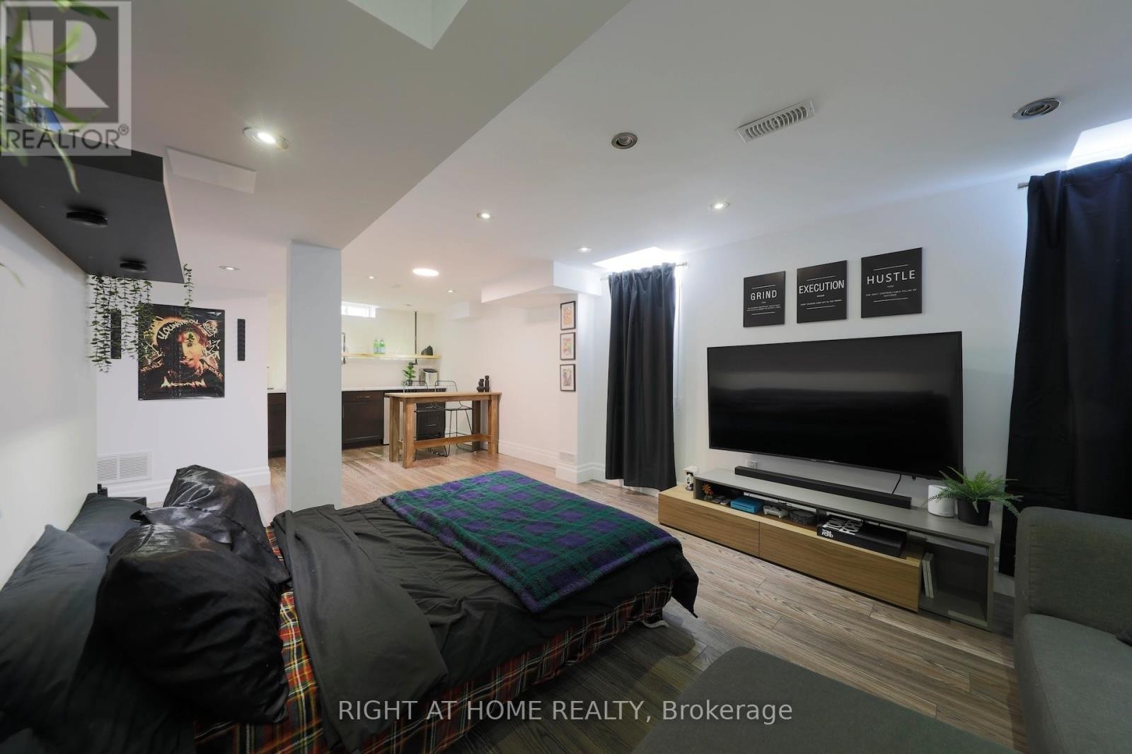 












3342 MOSES WAY

,
Burlington (Alton),




Ontario
L7M0L5

