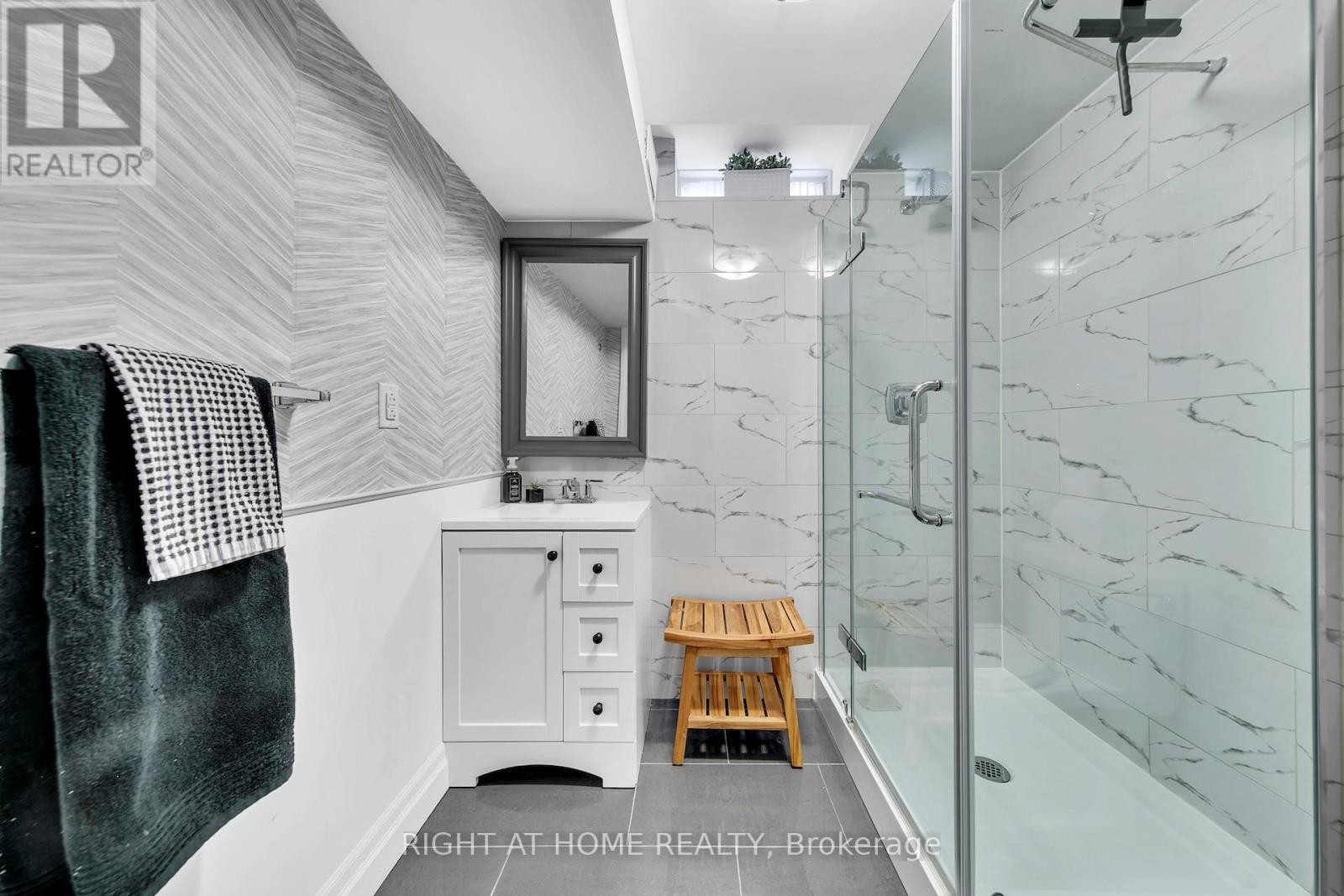 












3342 MOSES WAY

,
Burlington (Alton),




Ontario
L7M0L5

