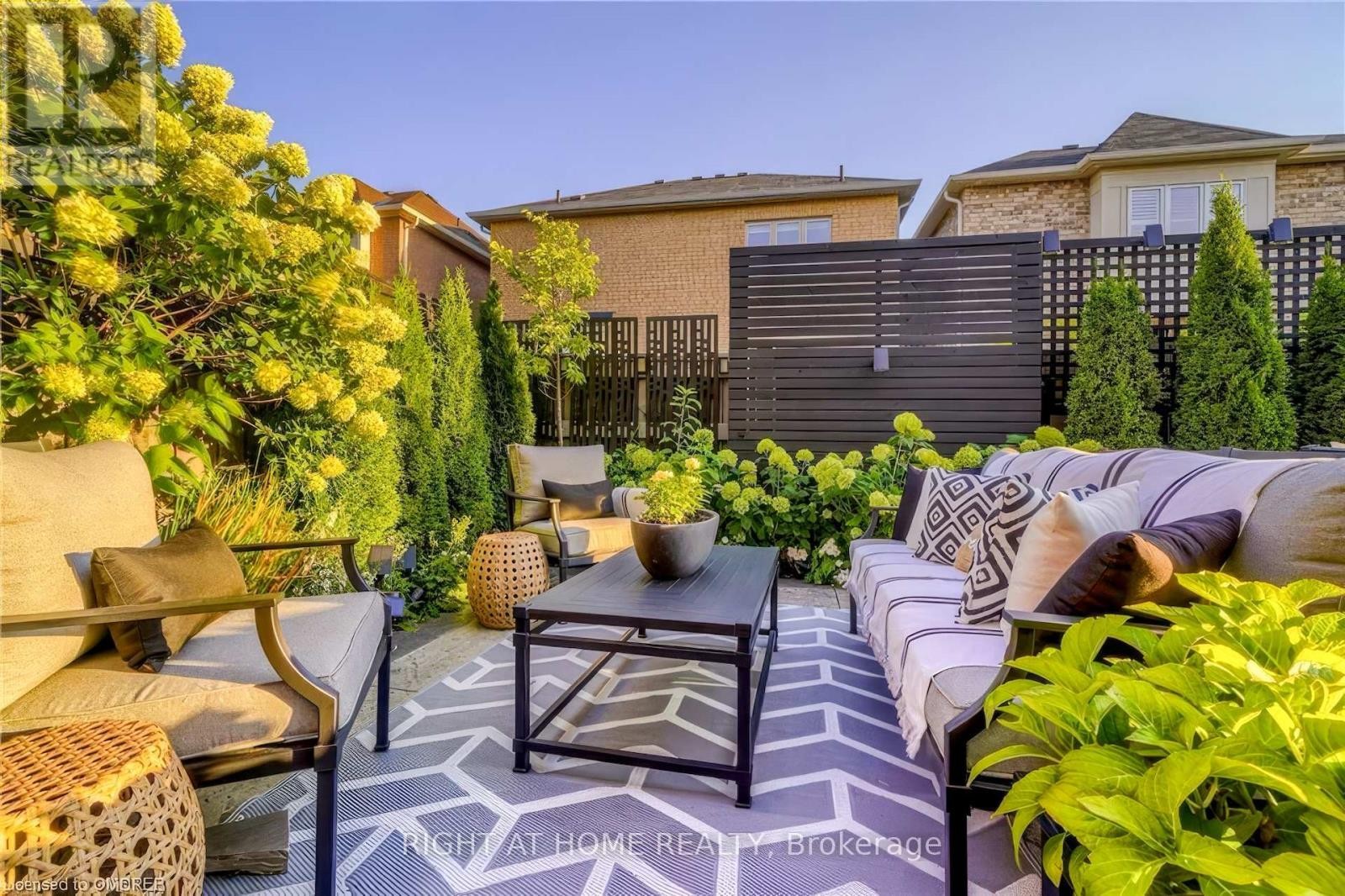 












3342 MOSES WAY

,
Burlington (Alton),




Ontario
L7M0L5

