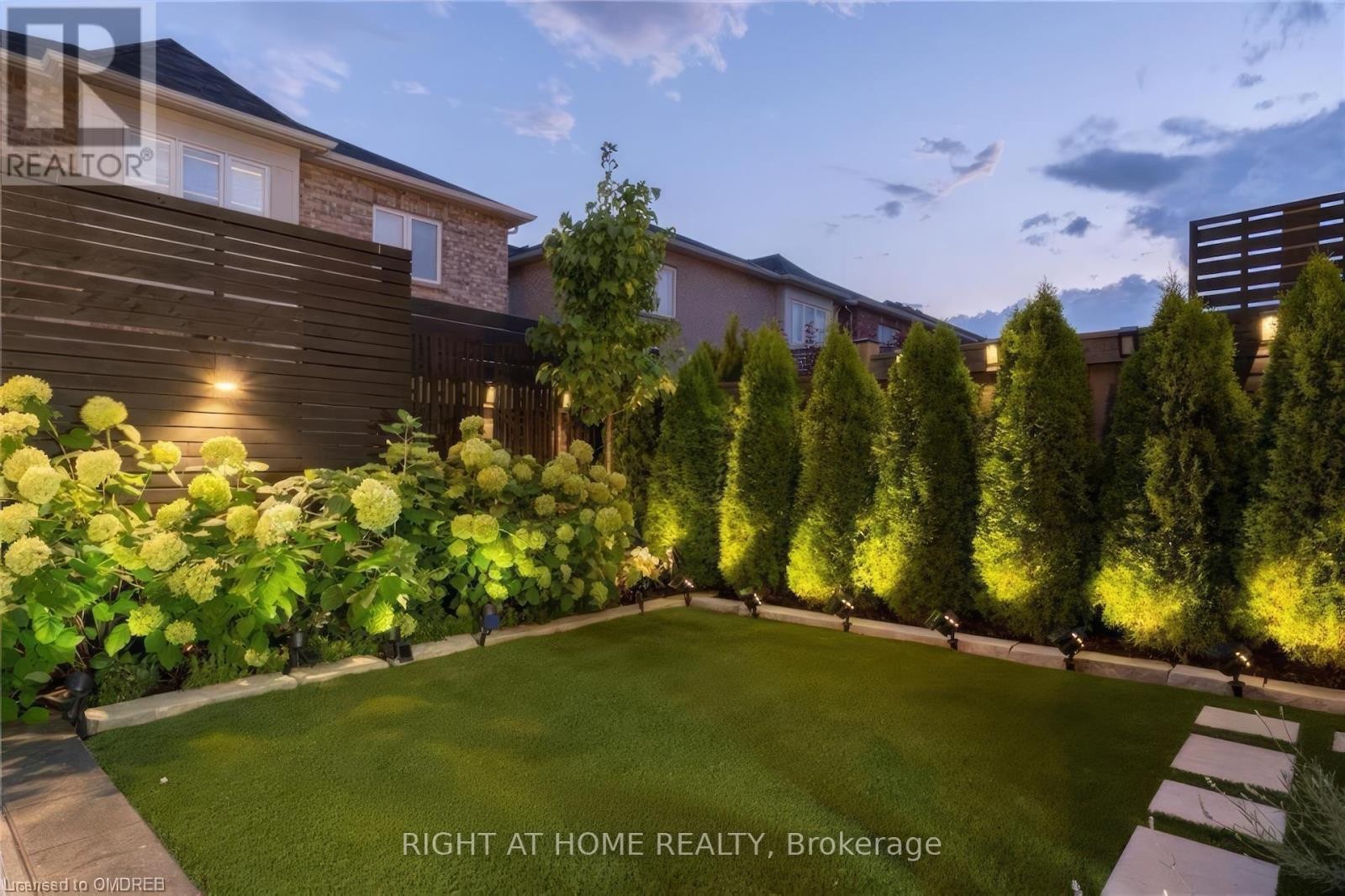 












3342 MOSES WAY

,
Burlington (Alton),




Ontario
L7M0L5

