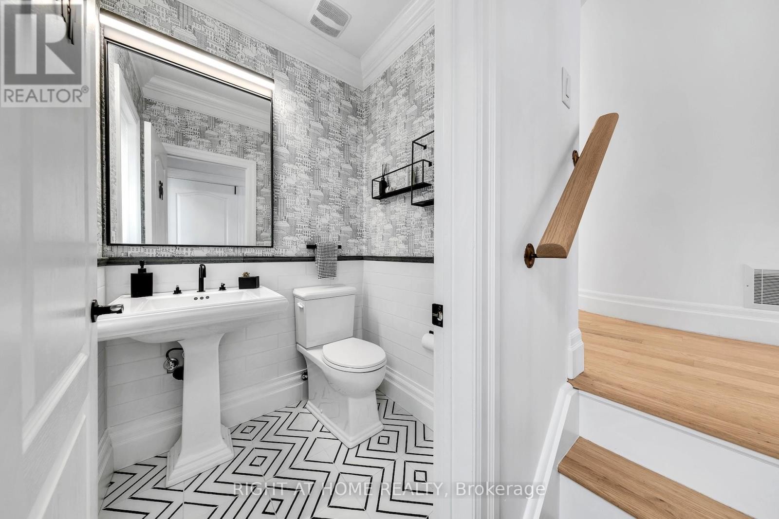 












3342 MOSES WAY

,
Burlington (Alton),




Ontario
L7M0L5

