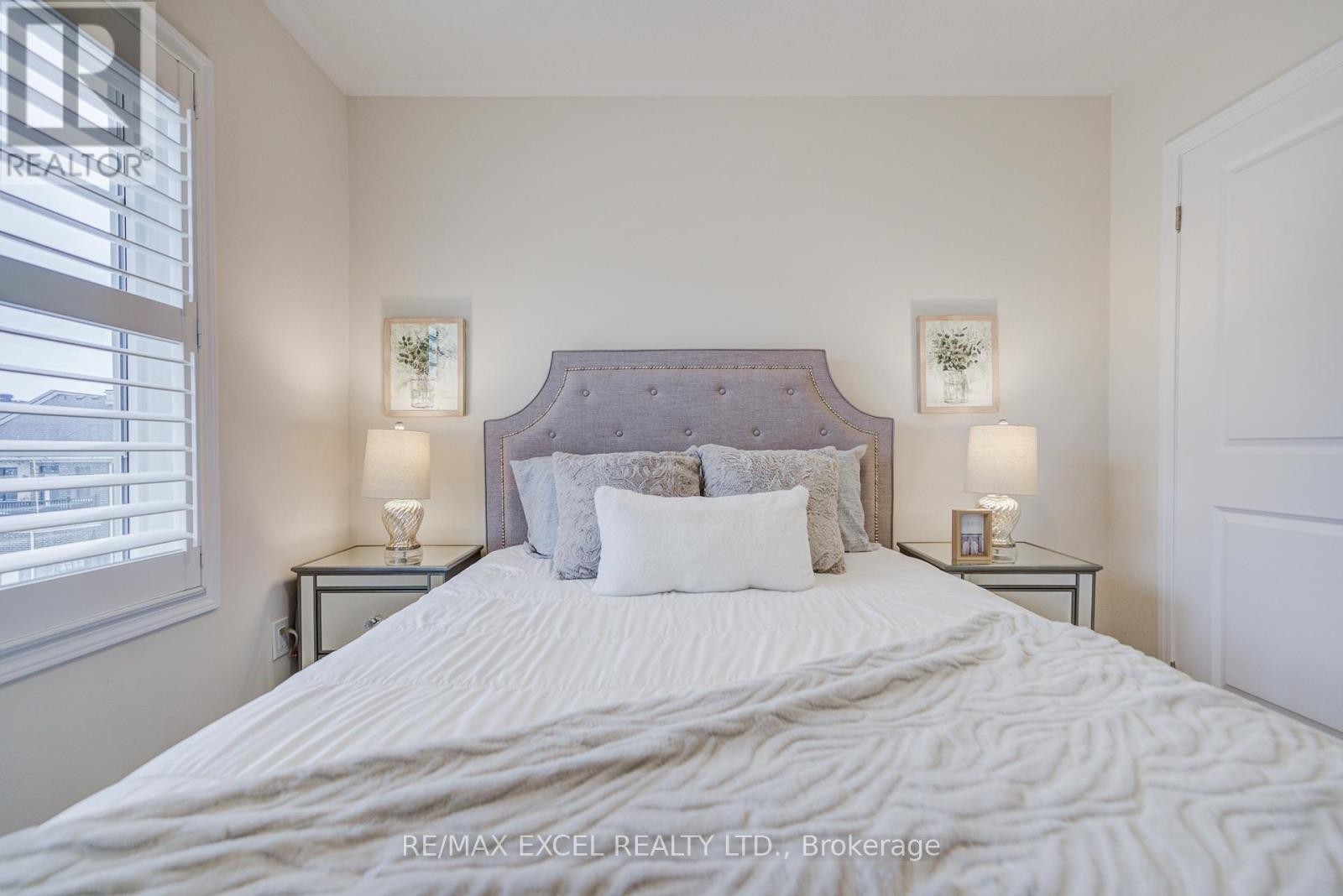 












3081 HAREBELL GATE

,
Oakville (GO Glenorchy),




Ontario
L6M0Y9

