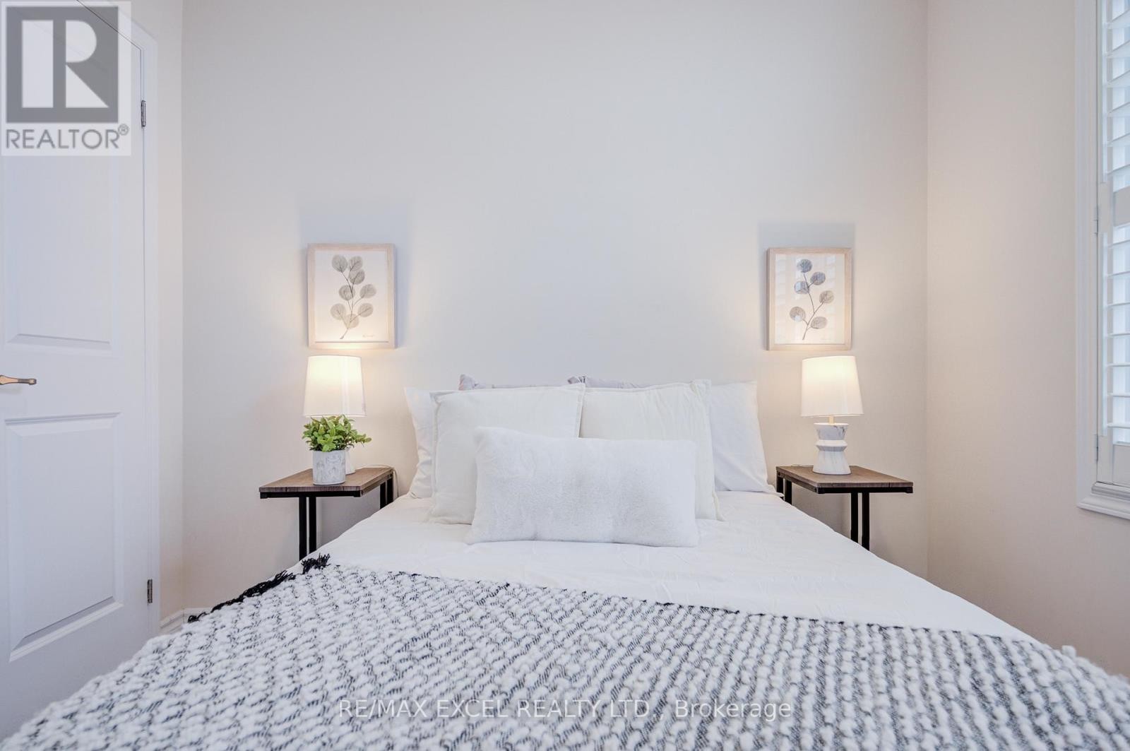 












3081 HAREBELL GATE

,
Oakville (GO Glenorchy),




Ontario
L6M0Y9

