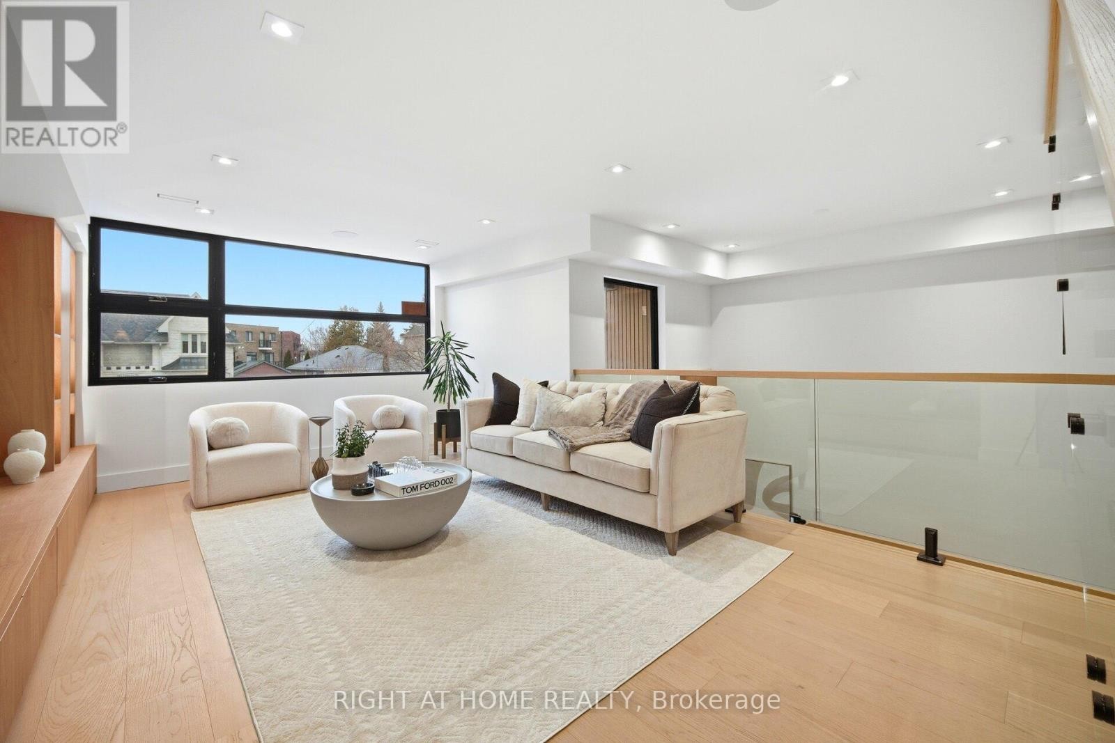 












287 VALERMO DRIVE

,
Toronto (Alderwood),




Ontario
M8W2L2

