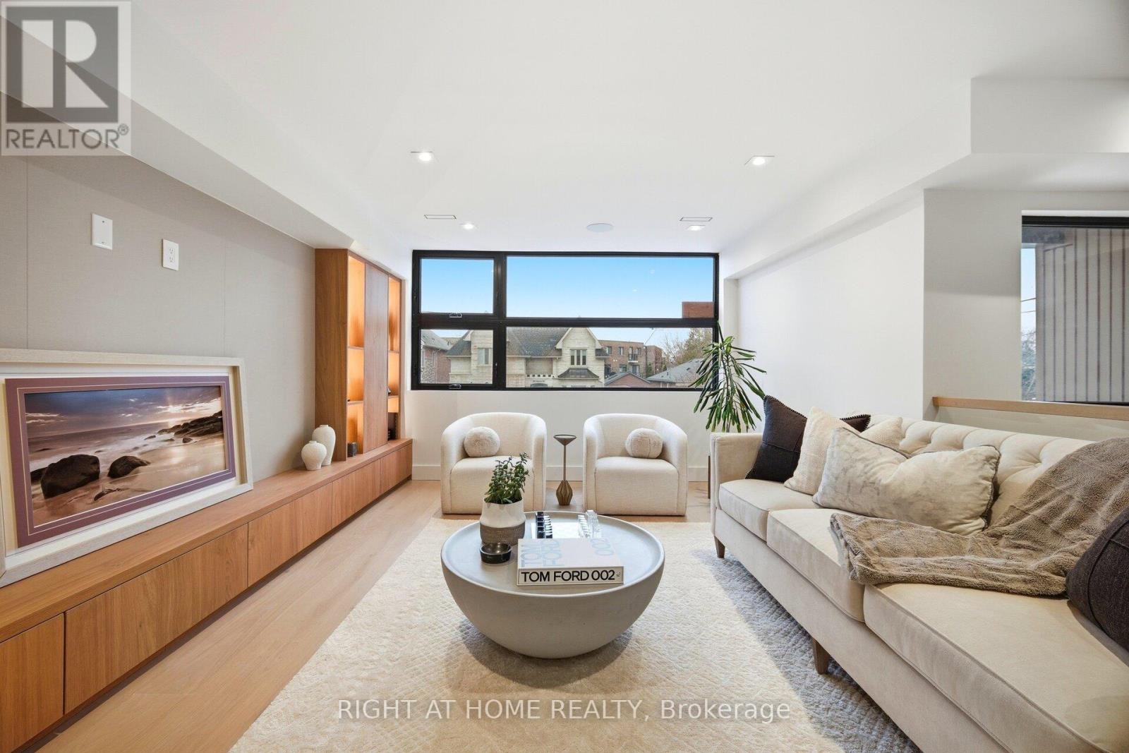 












287 VALERMO DRIVE

,
Toronto (Alderwood),




Ontario
M8W2L2

