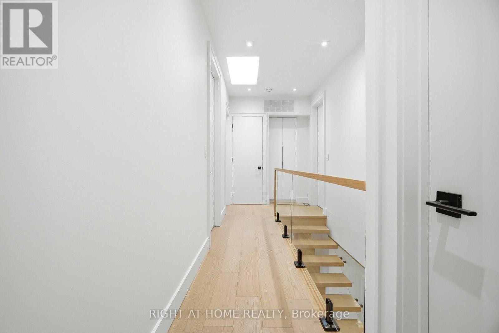 












287 VALERMO DRIVE

,
Toronto (Alderwood),




Ontario
M8W2L2

