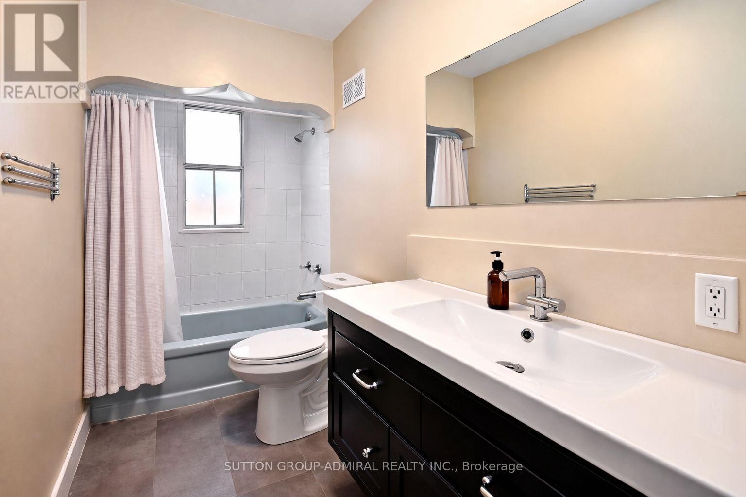 












58 HARLOW CRESCENT

,
Toronto (Thistletown-Beaumonde Heights),




Ontario
M9V2Y5

