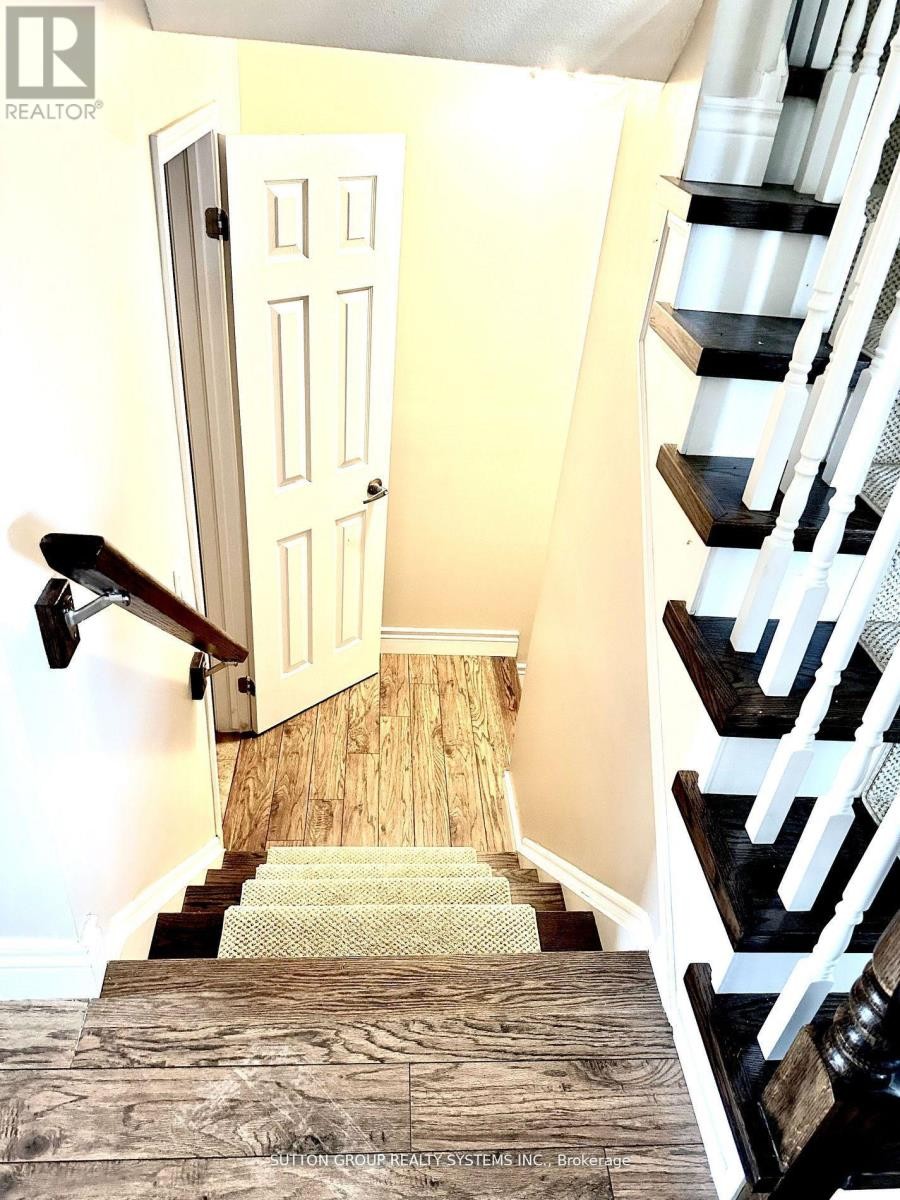 












2467 SPRINGFOREST DRIVE

,
Oakville (BC Bronte Creek),




Ontario
L6M0A2

