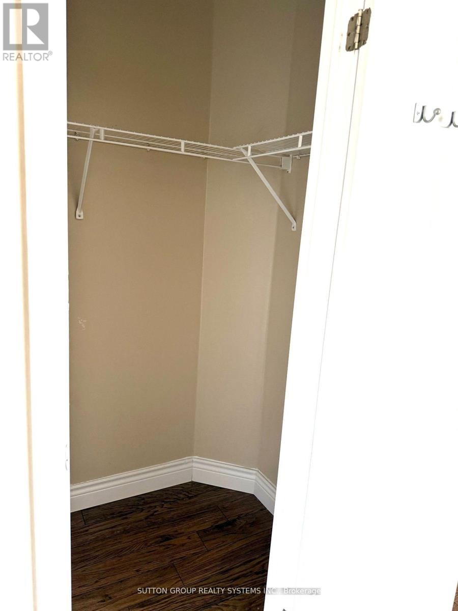 












2467 SPRINGFOREST DRIVE

,
Oakville (BC Bronte Creek),




Ontario
L6M0A2

