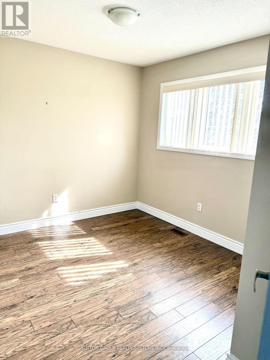 












2467 SPRINGFOREST DRIVE

,
Oakville (BC Bronte Creek),




Ontario
L6M0A2

