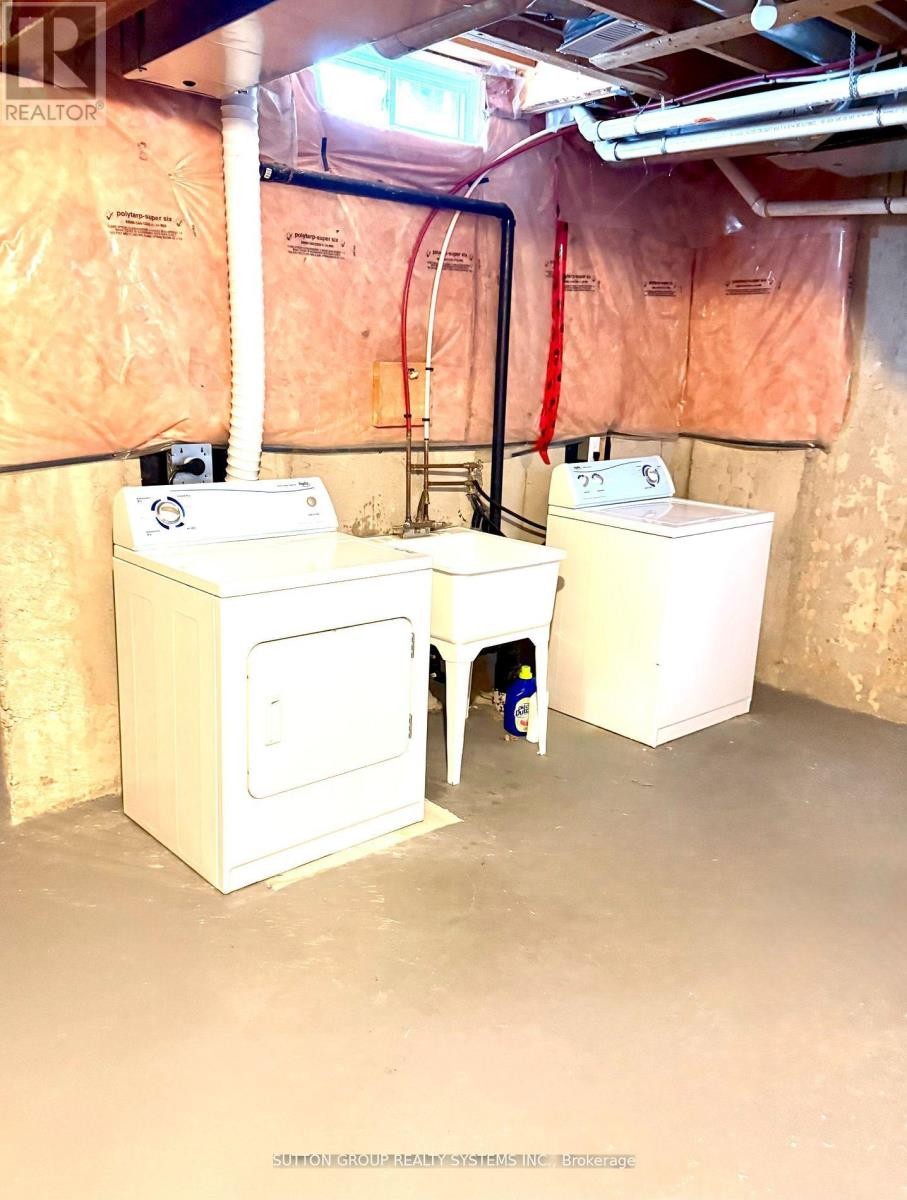 












2467 SPRINGFOREST DRIVE

,
Oakville (BC Bronte Creek),




Ontario
L6M0A2

