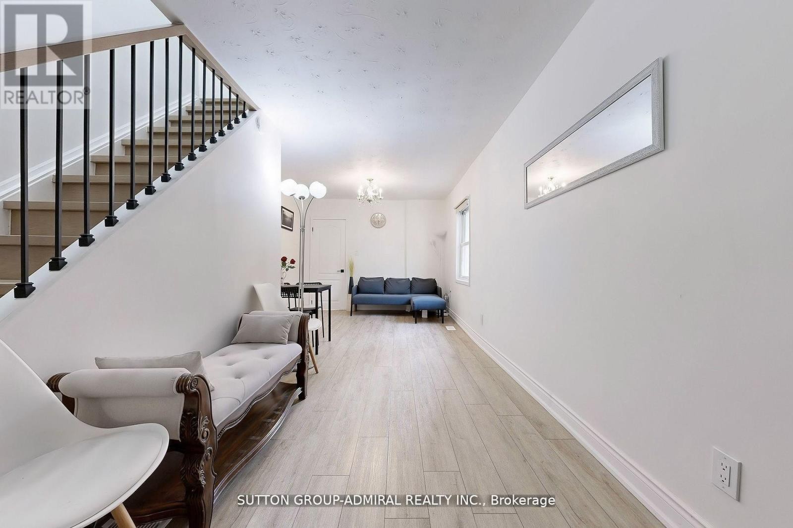 












14 SPEARS STREET

,
Toronto (Rockcliffe-Smythe),




Ontario
M6N3X7

