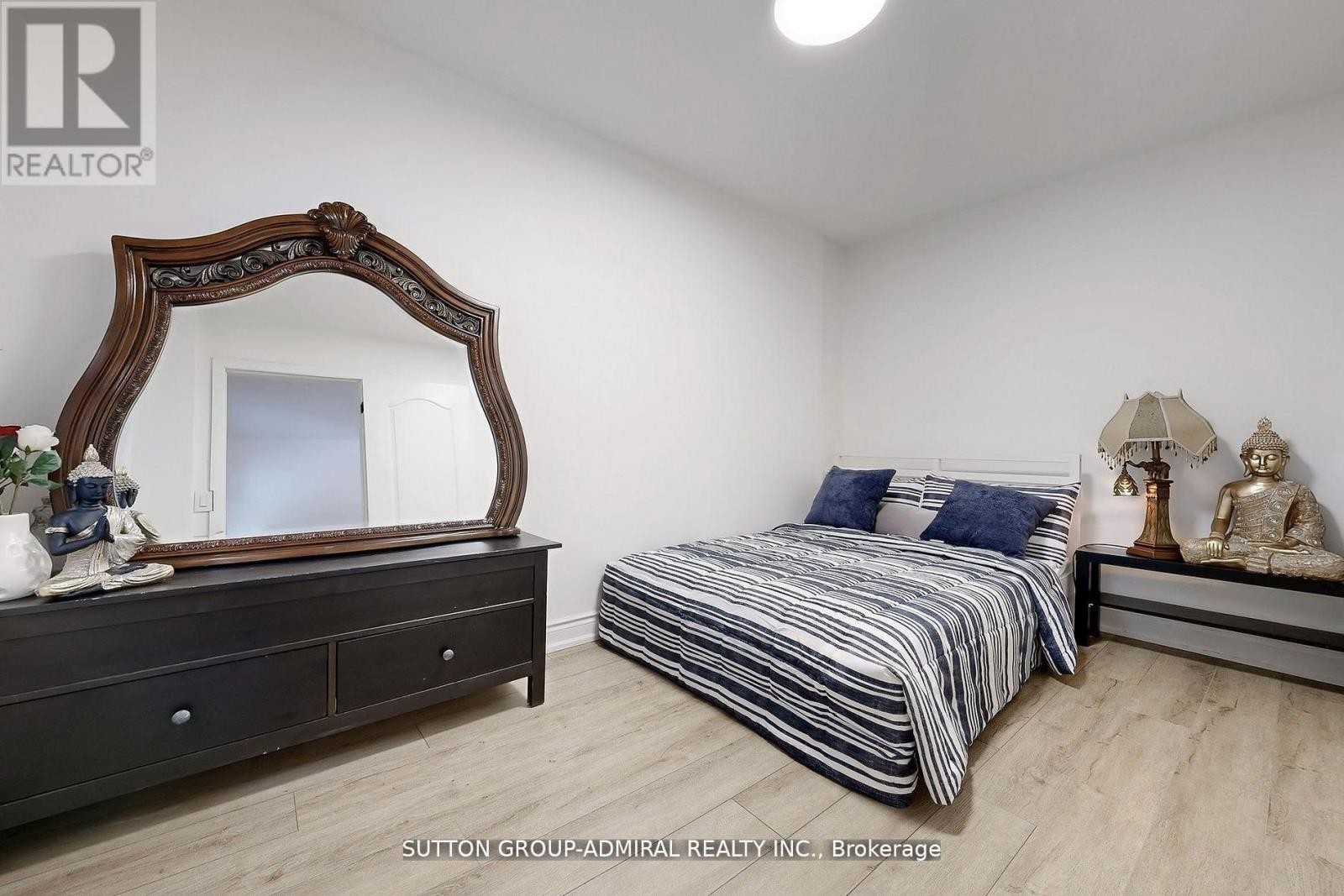 












14 SPEARS STREET

,
Toronto (Rockcliffe-Smythe),




Ontario
M6N3X7

